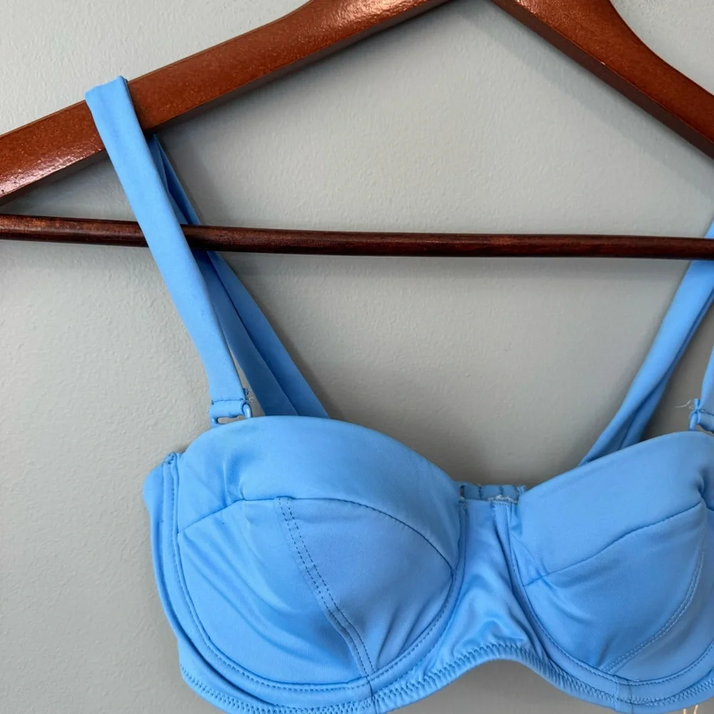 SKIMS Signature Swim Strapless Underwire Top w/Straps in Tide. NWT. Women’s XXS